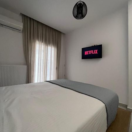 Modern Apartment Close To Airport With Gym And Bbq Iraklion Buitenkant foto