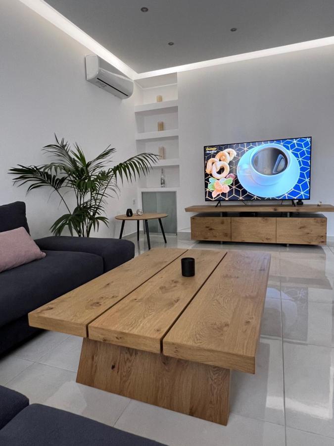Modern Apartment Close To Airport With Gym And Bbq Iraklion Buitenkant foto