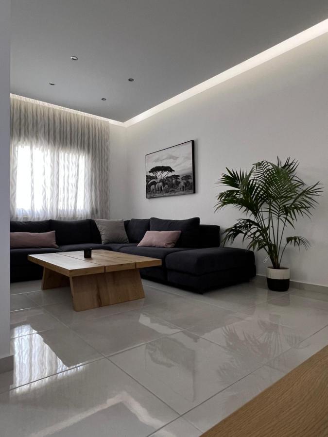 Modern Apartment Close To Airport With Gym And Bbq Iraklion Buitenkant foto