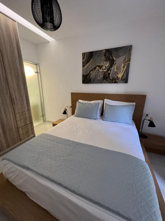 Modern Apartment Close To Airport With Gym And Bbq Iraklion Buitenkant foto
