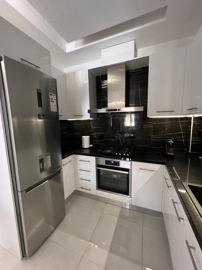 Modern Apartment Close To Airport With Gym And Bbq Iraklion Buitenkant foto