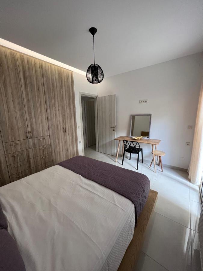 Modern Apartment Close To Airport With Gym And Bbq Iraklion Buitenkant foto