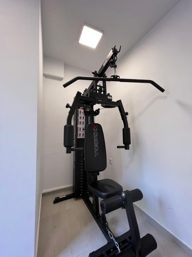 Modern Apartment Close To Airport With Gym And Bbq Iraklion Buitenkant foto