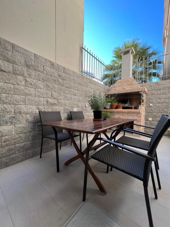 Modern Apartment Close To Airport With Gym And Bbq Iraklion Buitenkant foto